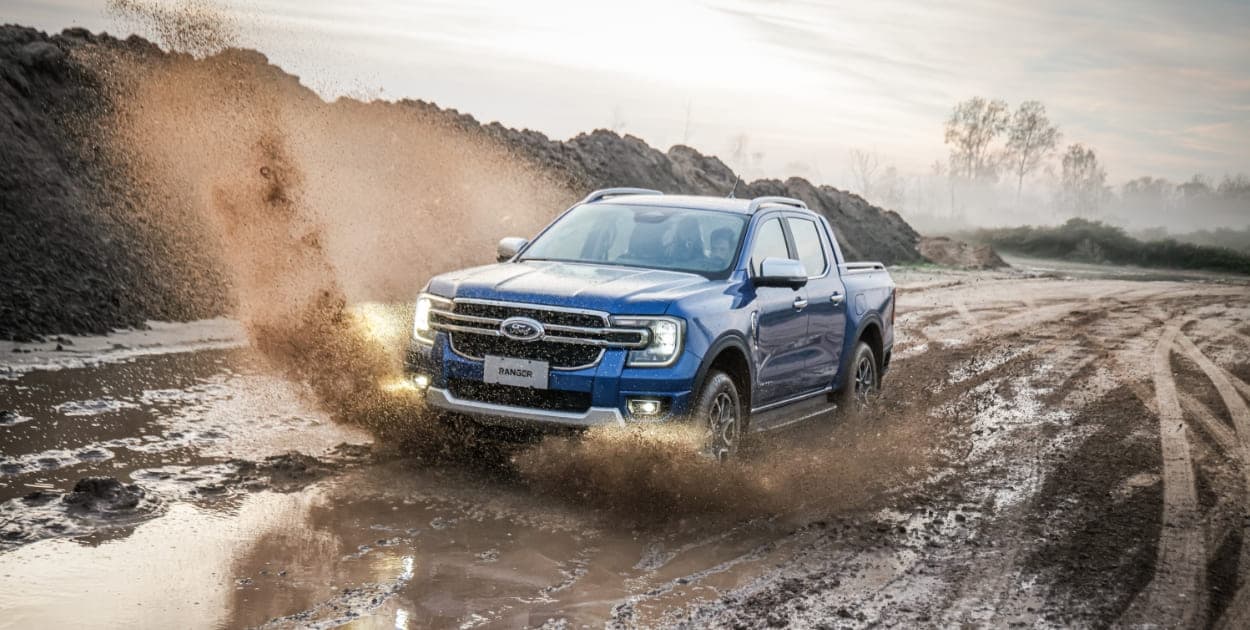 Ford ranger exterior en ruta