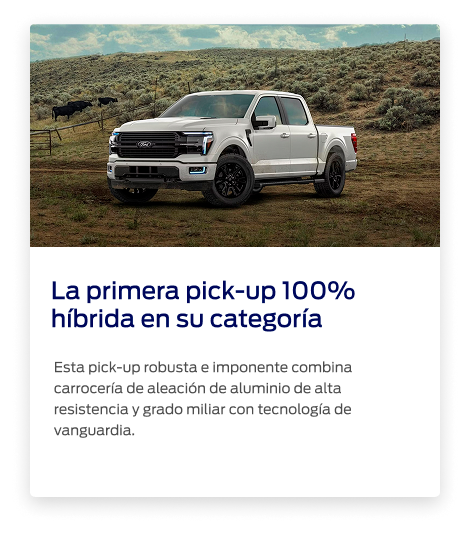 Ford F-150 Híbrida en la playa llevando una lancha