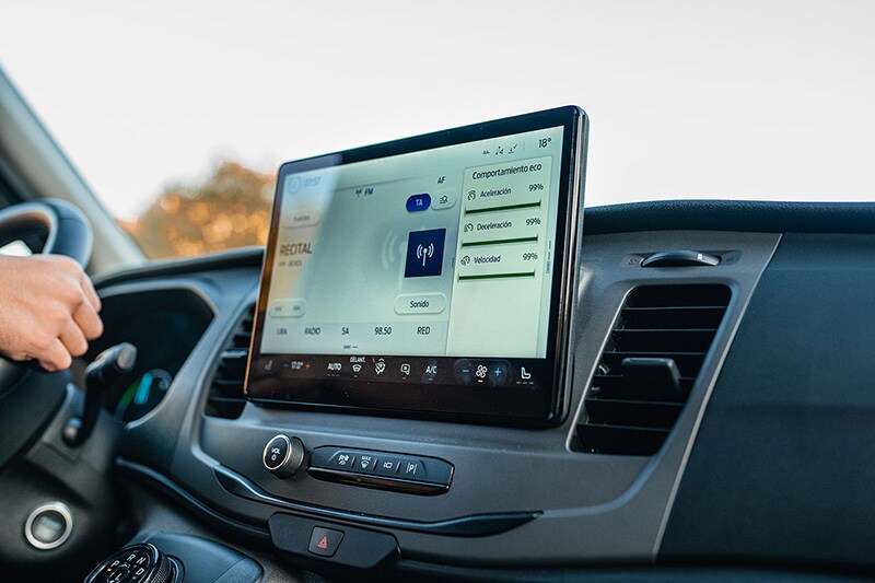 Ford se suma a la electromovilidad y presenta sus primeras unidades de E-Transit que ya circulan en Chile