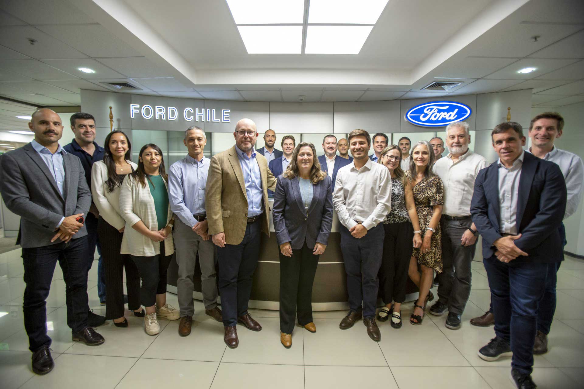 Elena Ford visita Chile y destaca el crecimiento récord de la marca en el país