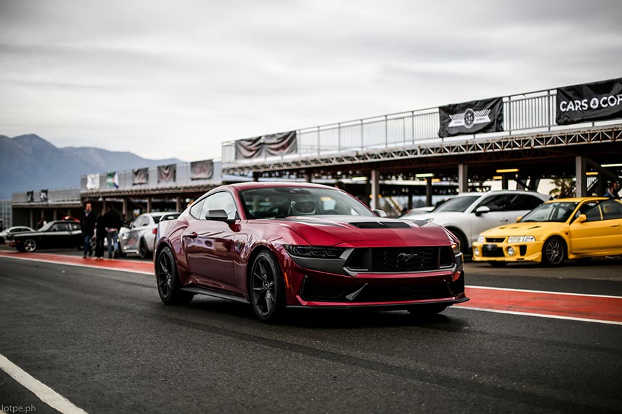 Ford Mustang Dark Horse
