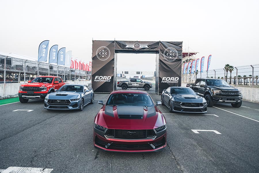 Ford Mustang Dark Horse