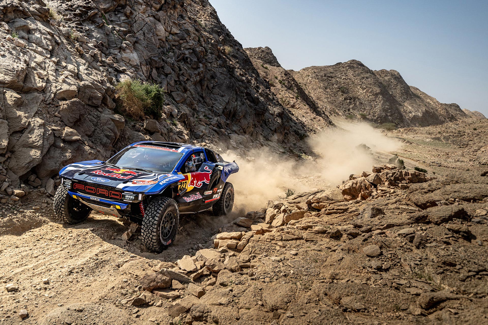 Ford lidera el Rally Dakar 2026 con cinco Ford Raptor T1+