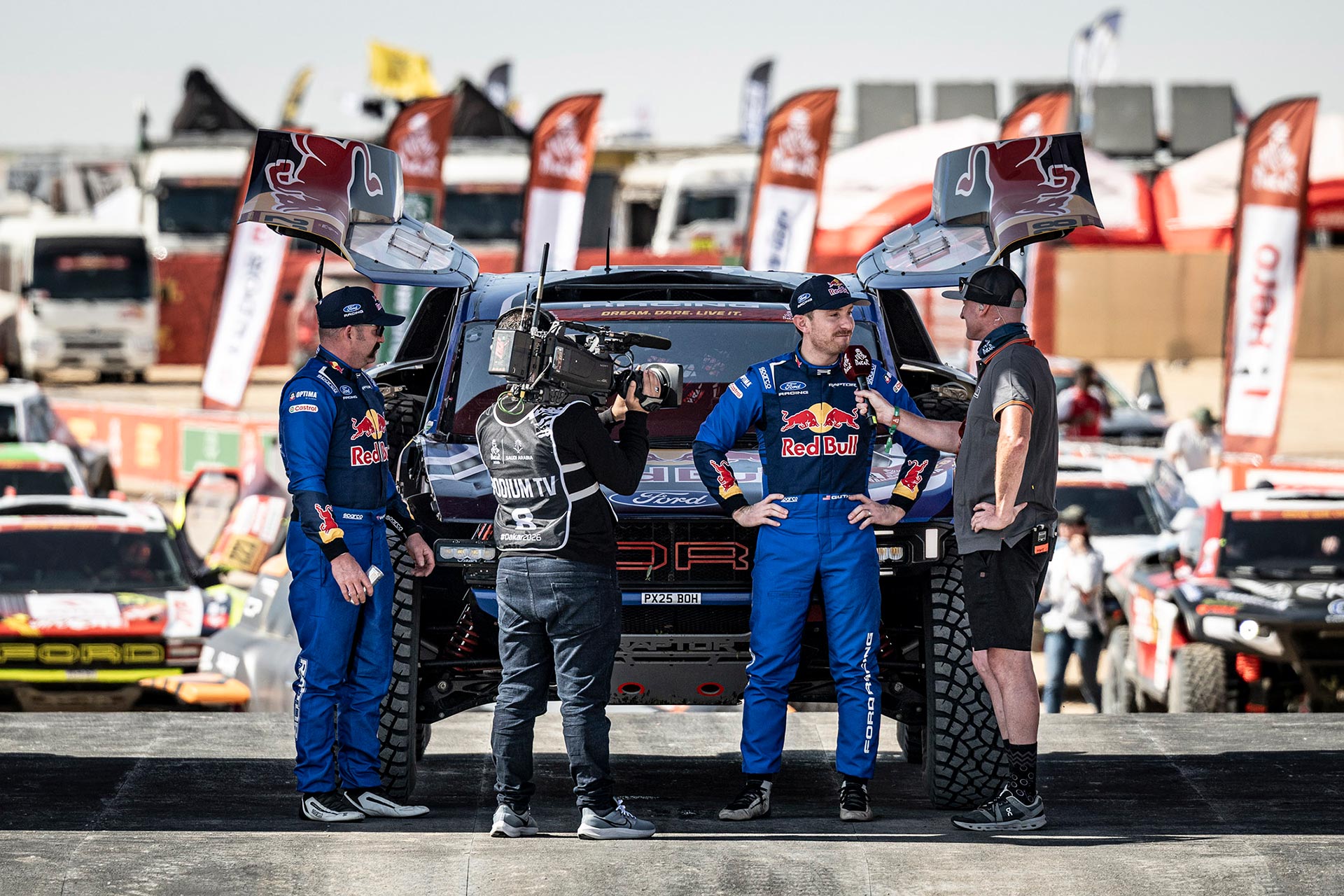Ford lidera el Rally Dakar 2026 con cinco Ford Raptor T1+