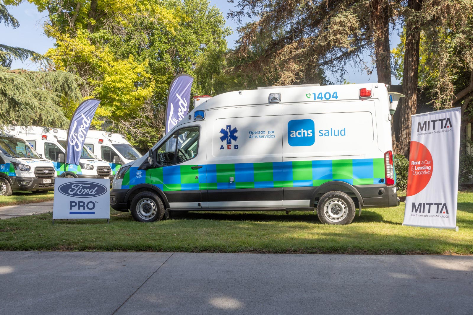 Ford Pro y MITTA entregan ambulancias a Achs Servicios para potenciar su red operativa de atención prehospitalaria 