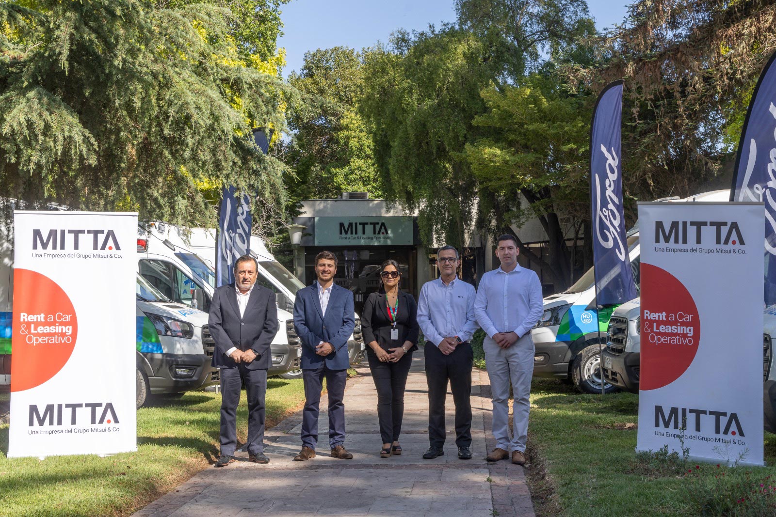 Ford Pro y MITTA entregan ambulancias a Achs Servicios para potenciar su red operativa de atención prehospitalaria 