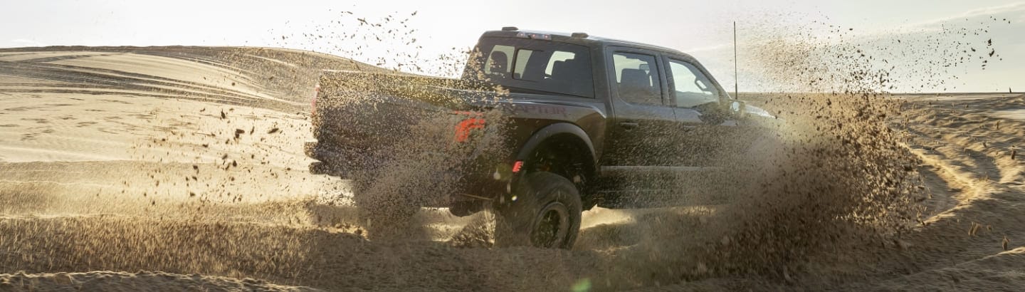 F-150 Raptor derrapando en arena