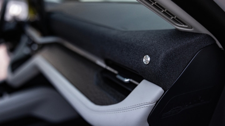 Barra de sonido Bang and Olufsen forrada en tela de Ford Explorer Platinum