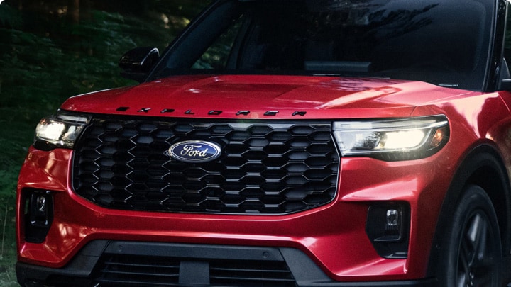 Frente de la Ford Explorer con luces delanteras LED