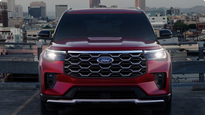 Parrilla de la Ford Explorer con firma luminosa