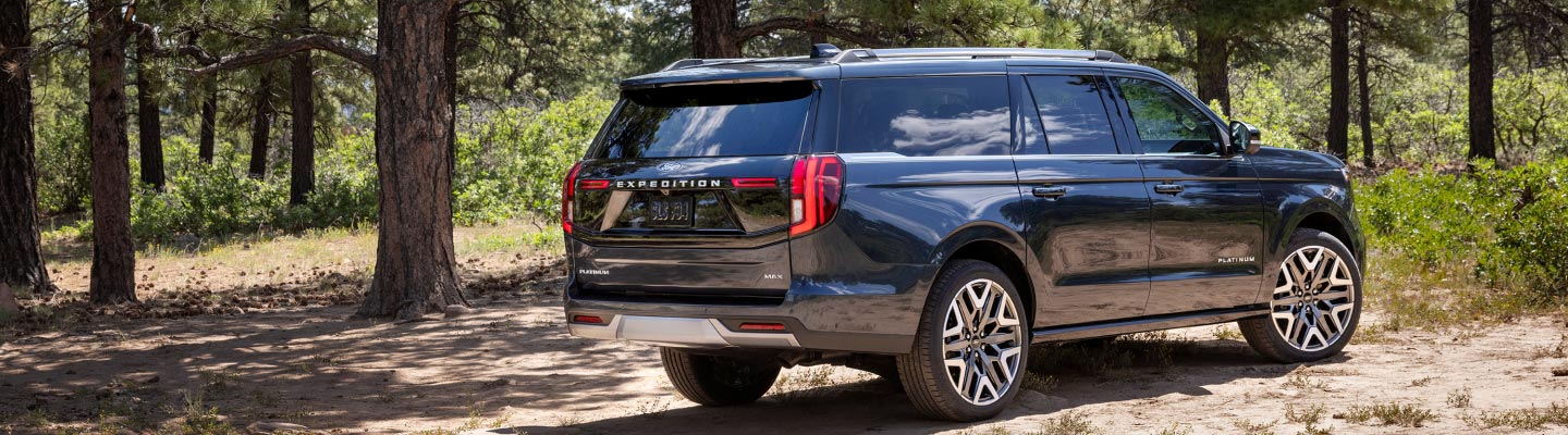 Ford Expedition con escalones laterales que facilitan el acceso