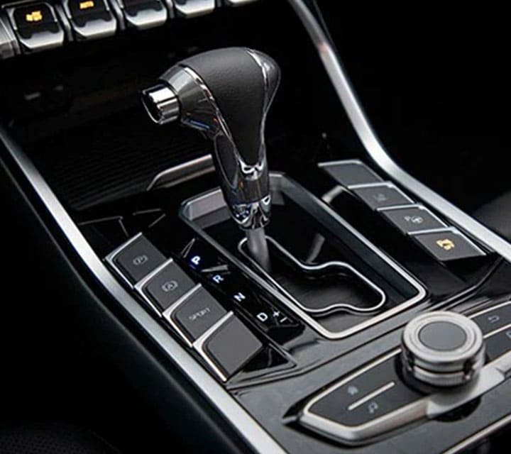 TRANSMISIÓN AUTOMÁTICA CVT CON 8 MARCHAS PREPROGRAMADAS